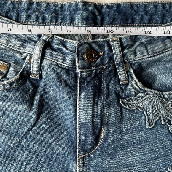 H&M Blue Wash Embroidered Floral Distressed Lace Slim Boyfriend Jeans 25-32 - Picture 3 of 6